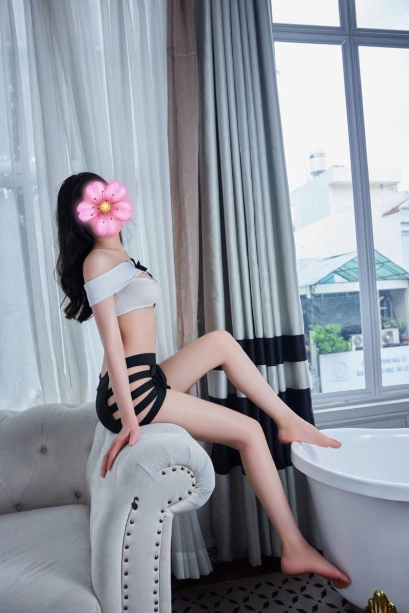 linh-anh-em-gai-tre-xinh-body-dep-duong-cong-quyen-ru-3437437-original.jpg